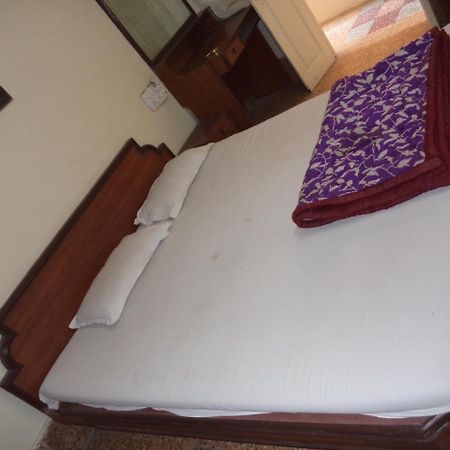 Hotel Neelkamal Индор Екстериор снимка