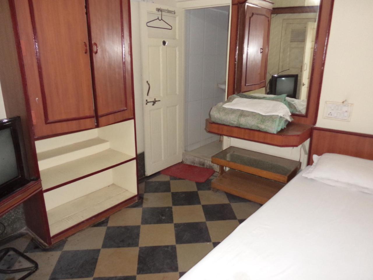 Hotel Neelkamal Индор Екстериор снимка