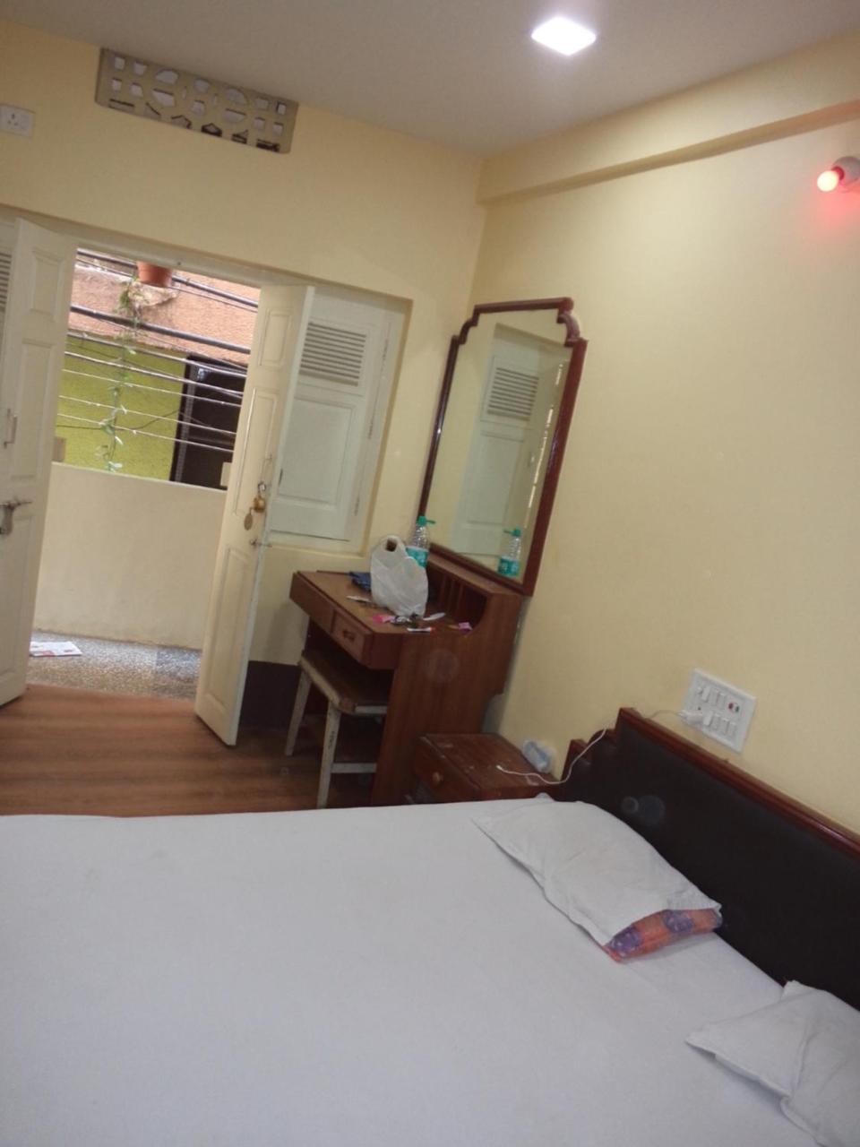 Hotel Neelkamal Индор Екстериор снимка
