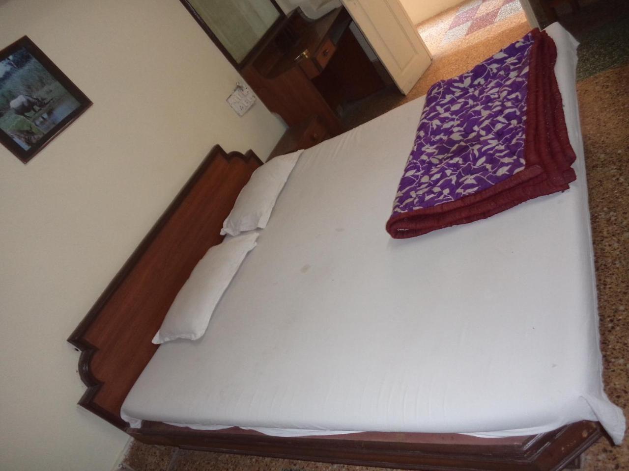 Hotel Neelkamal Индор Екстериор снимка